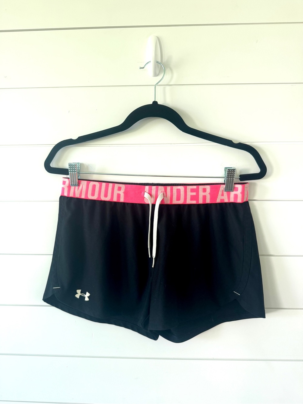 Under Armour Women's Black Performance Shorts  Pink Elastic Size Small